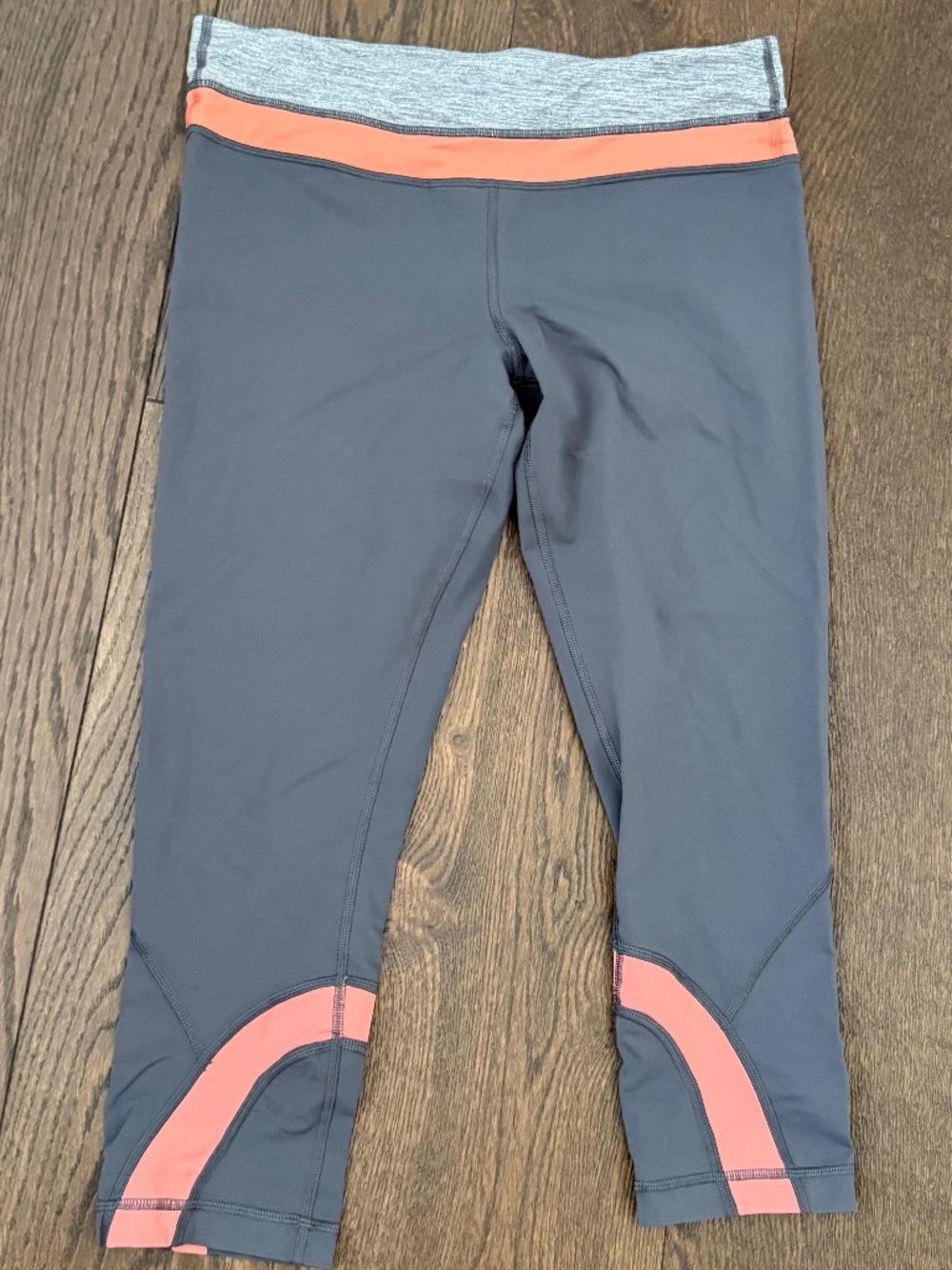 Classic Lululemon Gray Coral Colorblock Crop Leggings 10